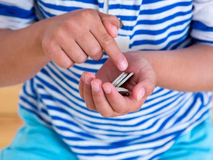 குழந்தைகளுக்கெனப் பணம் வசூலித்த மோசடிக் கும்பல் கைது