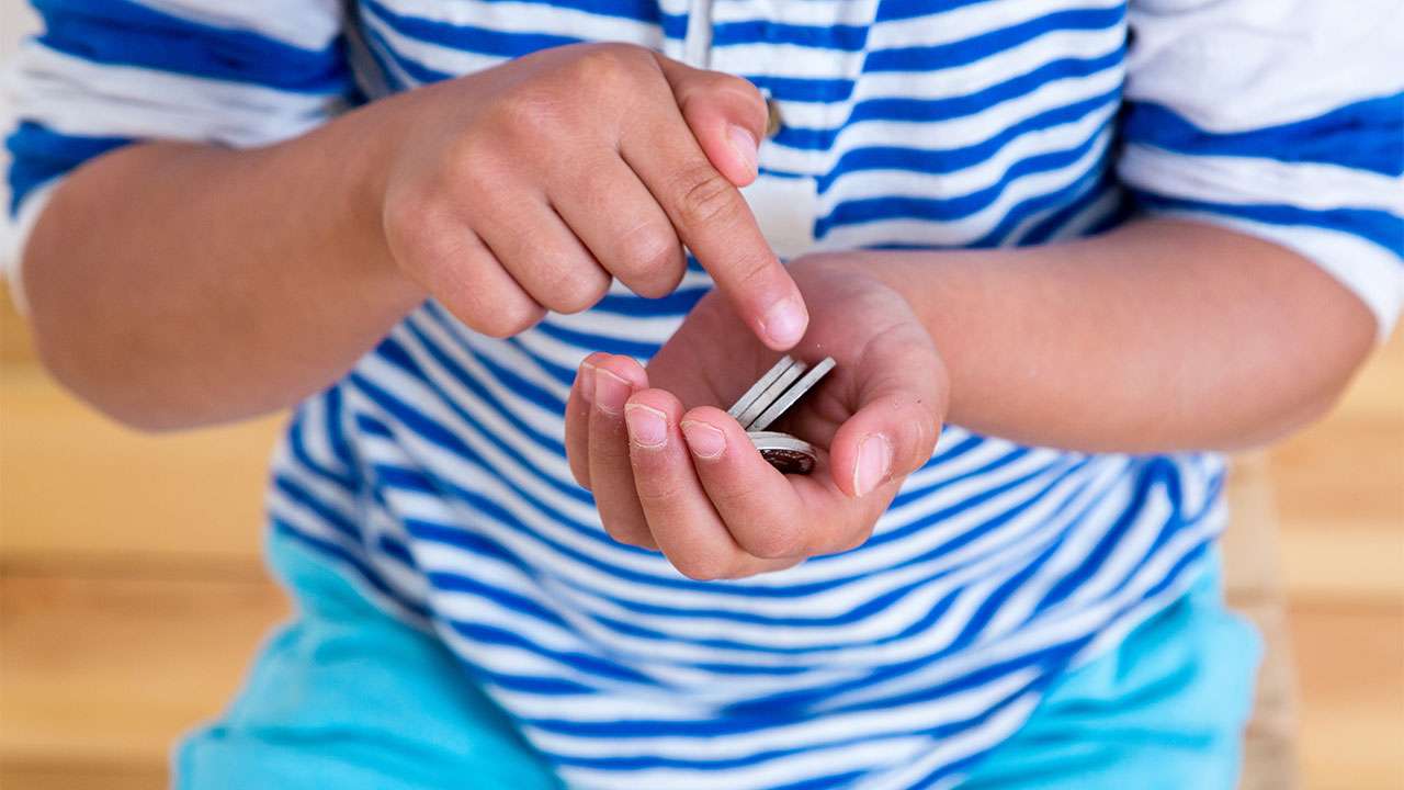 குழந்தைகளுக்கெனப் பணம் வசூலித்த மோசடிக் கும்பல் கைது