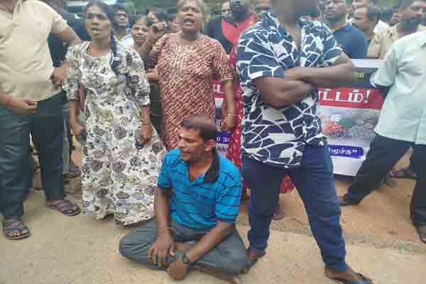 பருத்தித்துறையில் வர்த்தகர்கள் போராட்டம்