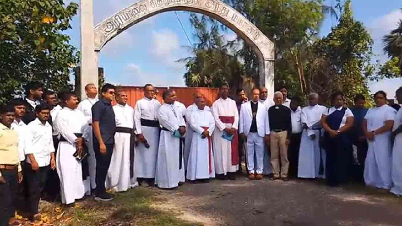 செம்மணி புதைகுழிக்கு நீதி வேண்டி போராட்டம்!