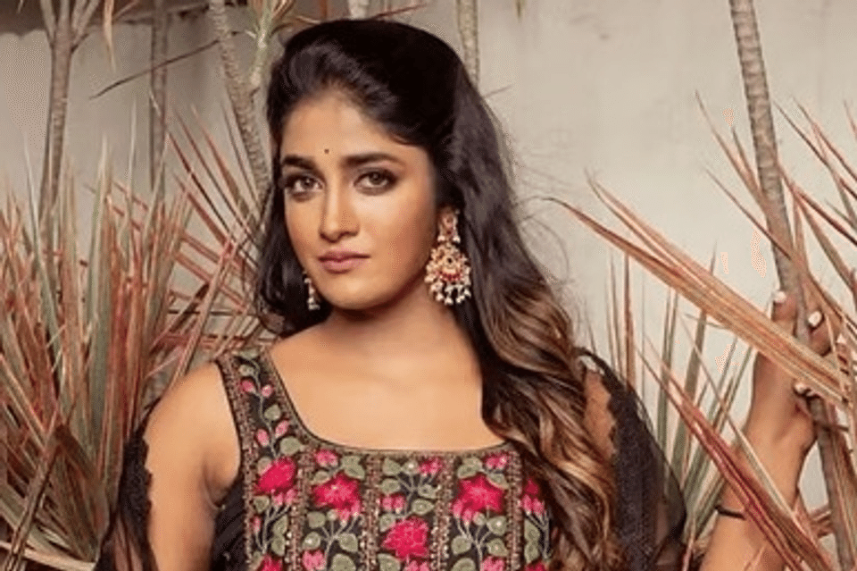 நடிகை டிம்பிள் ஹயாதிமீது பணிப்பெண் புகார்