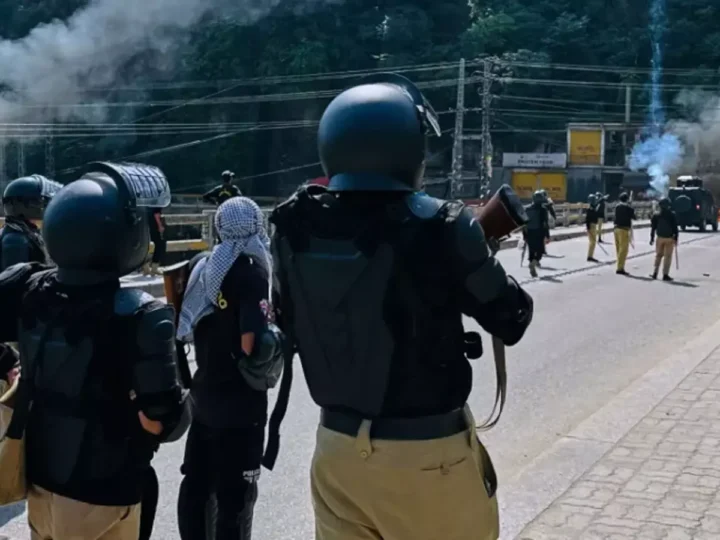 காஷ்மீர் போராட்டத்தில் 12பேர் உயிரிழப்பு