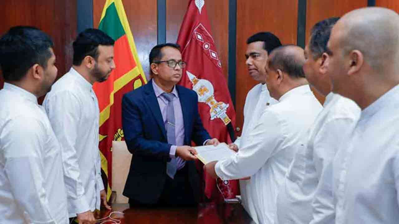 கொள்கலன் விடுவித்தமை குறித்து ஆராய தெரிவுக்குழு வேண்டும்