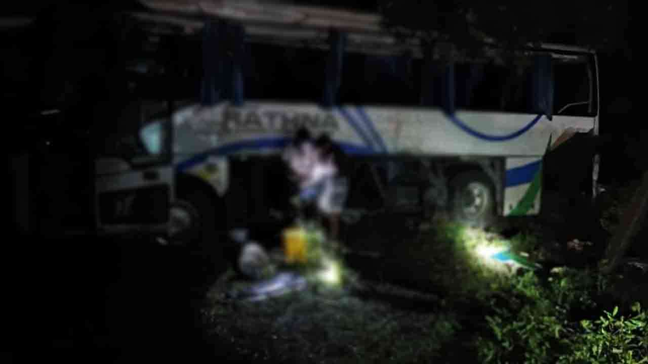 மன்னார் – மதவாச்சி வீதியில் சொகுசு பஸ் விபத்து