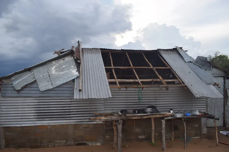 வாகரை மினி சூறாவளியால் 14வீடுகள் சேதம்