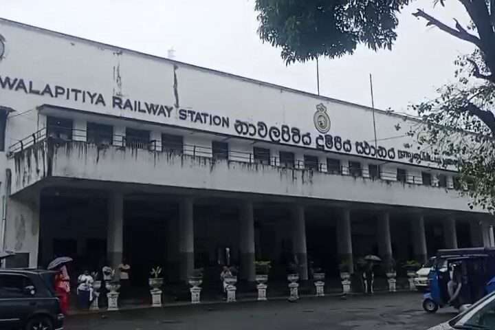 நாவலப்பிட்டியில் ரயிலில் மோதுண்டு இறந்தவர் அடையாளம் தெரியவில்லை