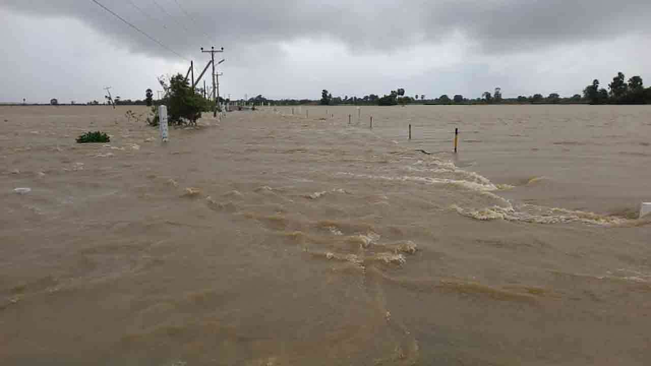 மட்டக்களப்பில் மூன்று ஆற்றுப்படுகைகளுக்கு எச்சரிக்கை