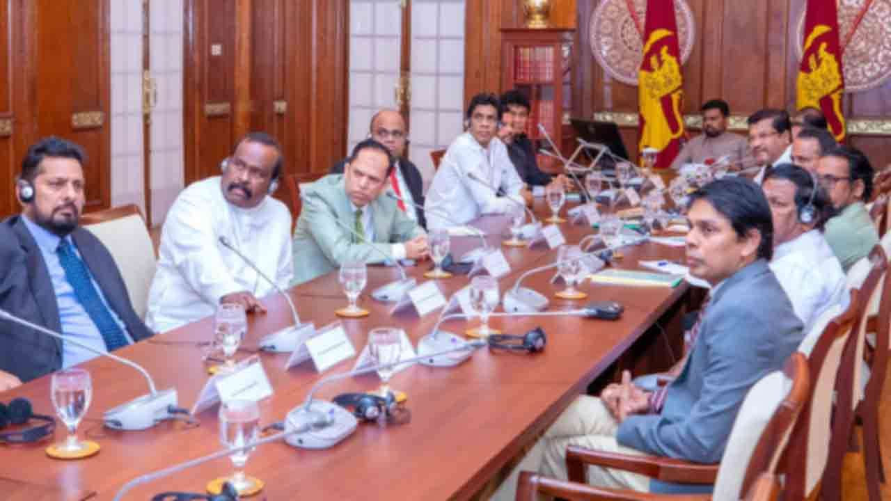 அரசுக்கு ஆதரவளிக்க தமிழ், முஸ்லிம் கட்சிகளுக்கு ஜனாதிபதி அழைப்பு