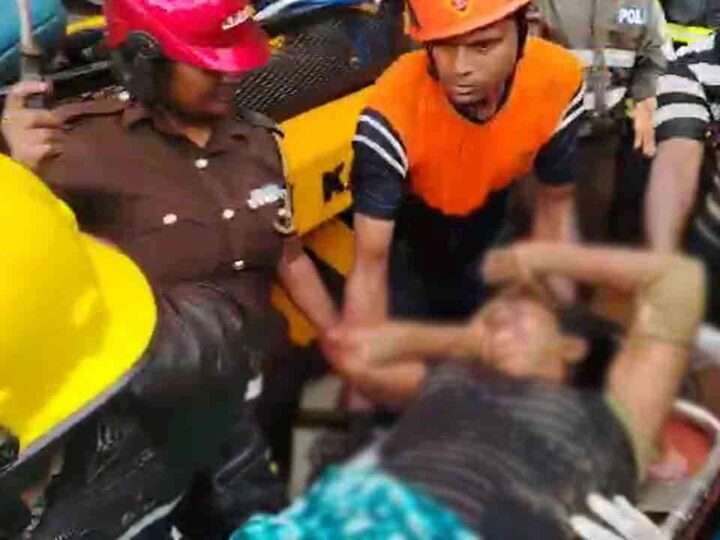 கடுகண்ணாவ மண்சரிவு: பெண் ஒருவர் உயிருடன் மீட்பு!