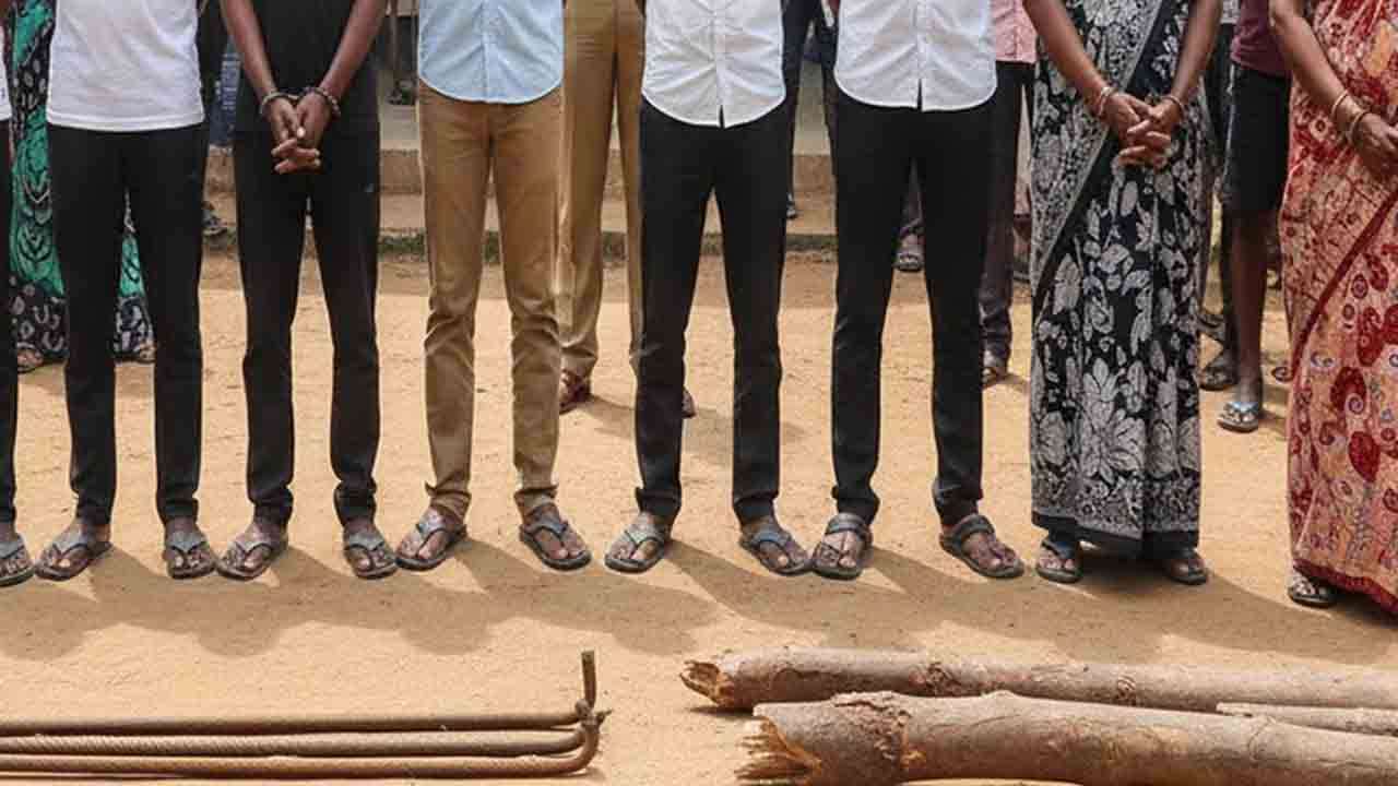 கிளிநொச்சியில் அதிரடிப்படையினர் மீது தாக்குதல்: 10 பேர் கைது