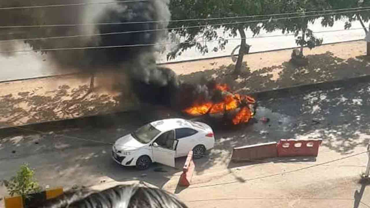 பாகிஸ்தான் கார் குண்டுத் தாக்குதலில் 12பேர் உயிரிழப்பு