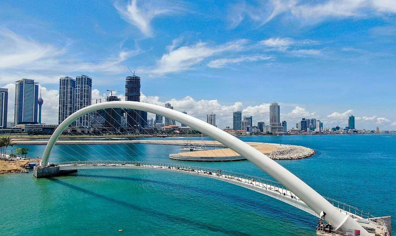 காலி முகத்திடலில் நீராடியவர் துறைமுக நகரில் சடலமாக மீட்பு