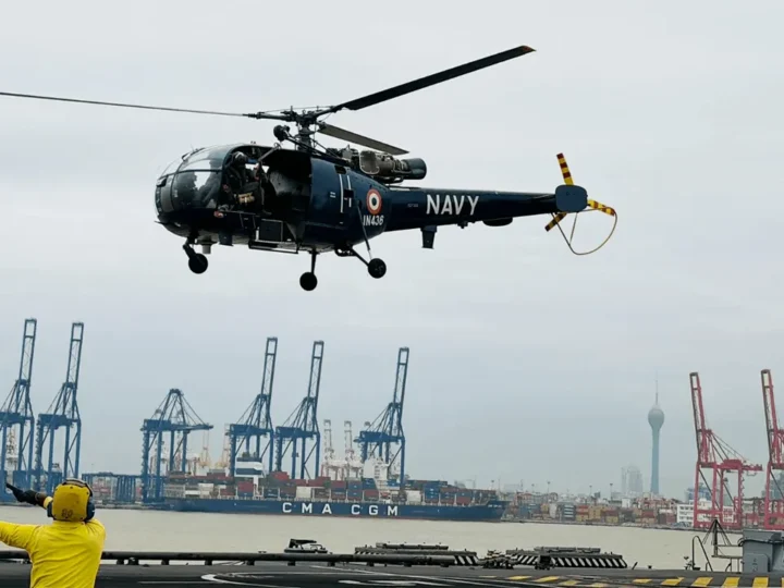 மீட்புப் பணியில் இணைந்த இந்திய ஹெலிகள்