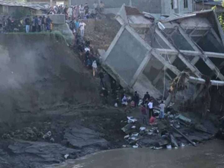 இந்தோனேசியாவில் சீரற்ற வானிலை: உயிரிழப்பு 303; 100 பேர் மாயம்