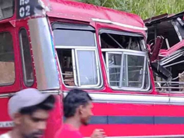 பஸ் மீது மரம் முறிந்து வீழ்ந்து ஒருவர் பலி; பத்துப்பேர் காயம்