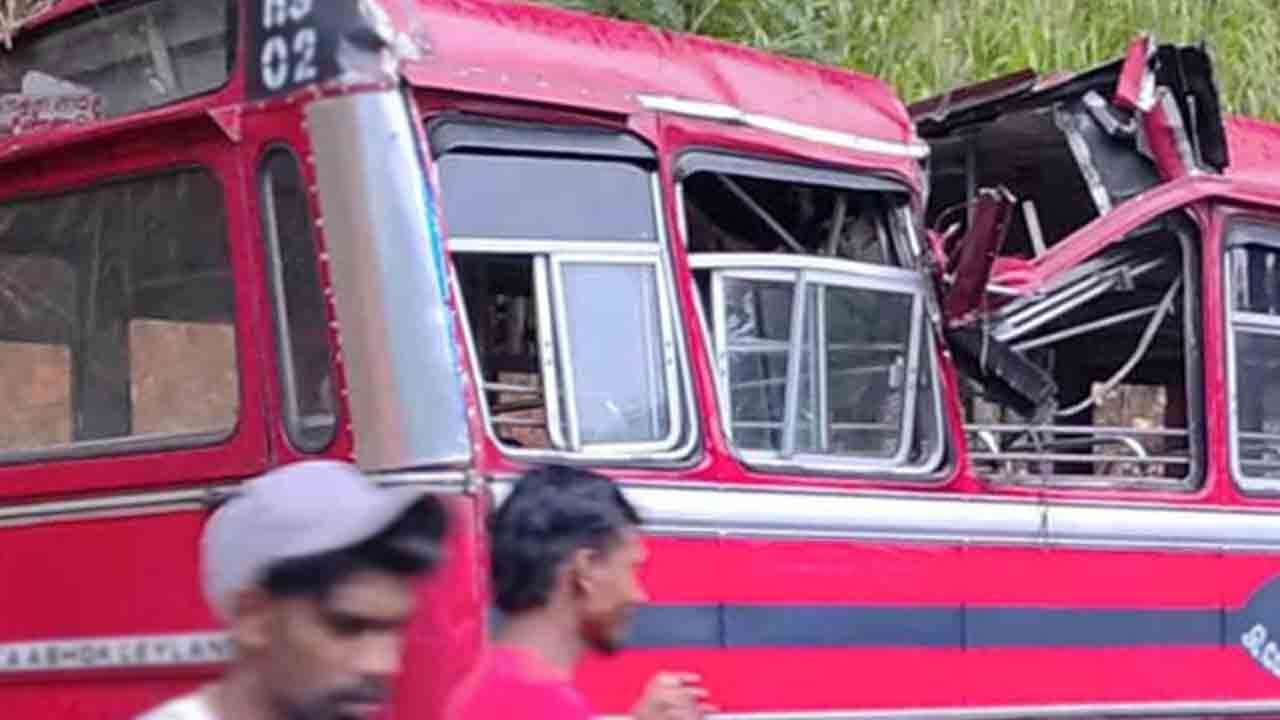 பஸ் மீது மரம் முறிந்து வீழ்ந்து ஒருவர் பலி; பத்துப்பேர் காயம்