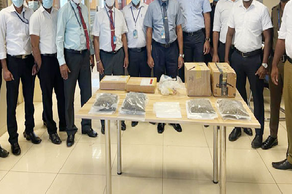 தாய்லாந்திலிருந்து தபாலில் வந்த குஷ்!