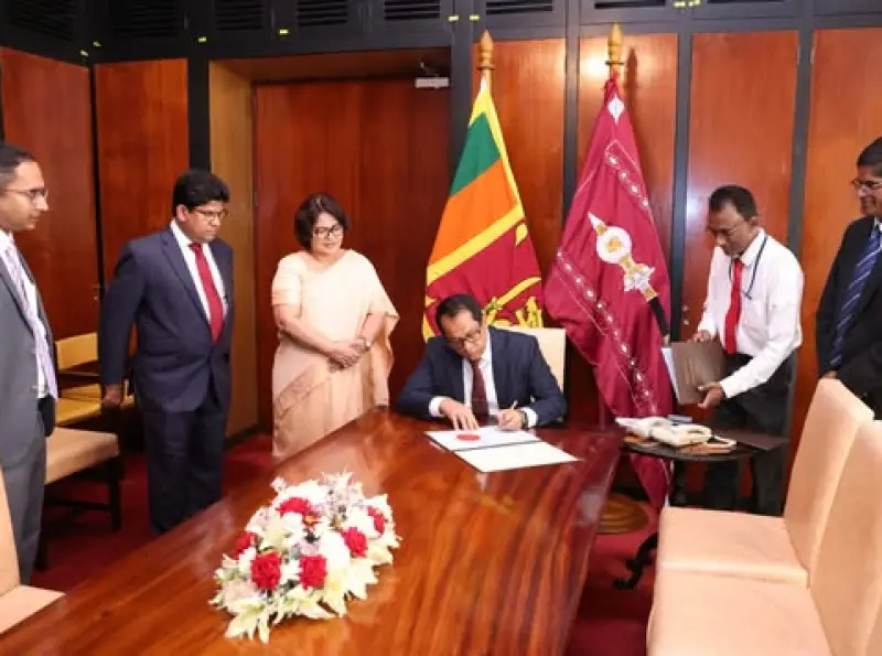 மூன்று சட்டமூலங்களை சபாநாயகர் சான்றுரைப்படுத்தினார்