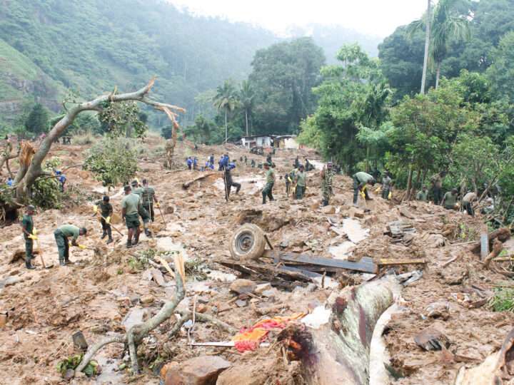 வெள்ளம் மற்றும் மண்சரிவினில் 3.74 இலட்சம் தொழிலாளர்கள் பாதிப்பு!