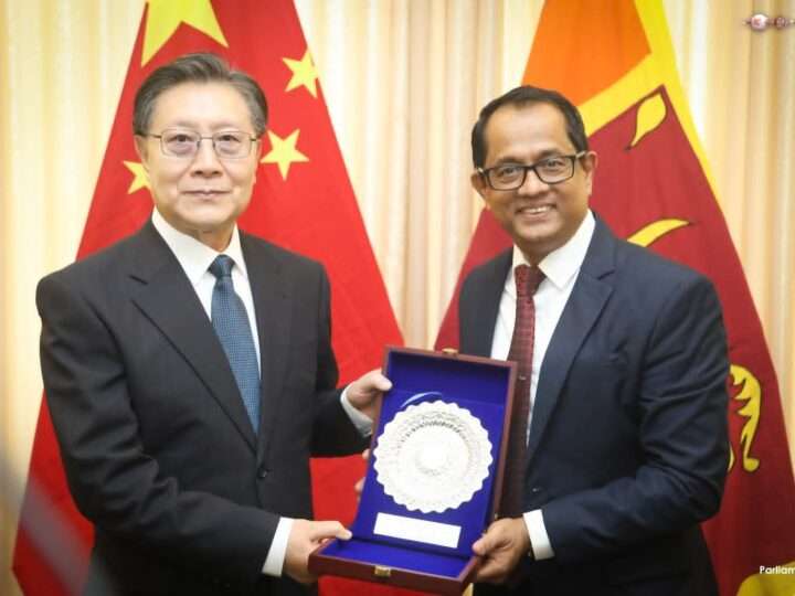 உயர்மட்ட சீன தூதுக் குழுவினர் சபாநாயகரைச் சந்தித்தனர்