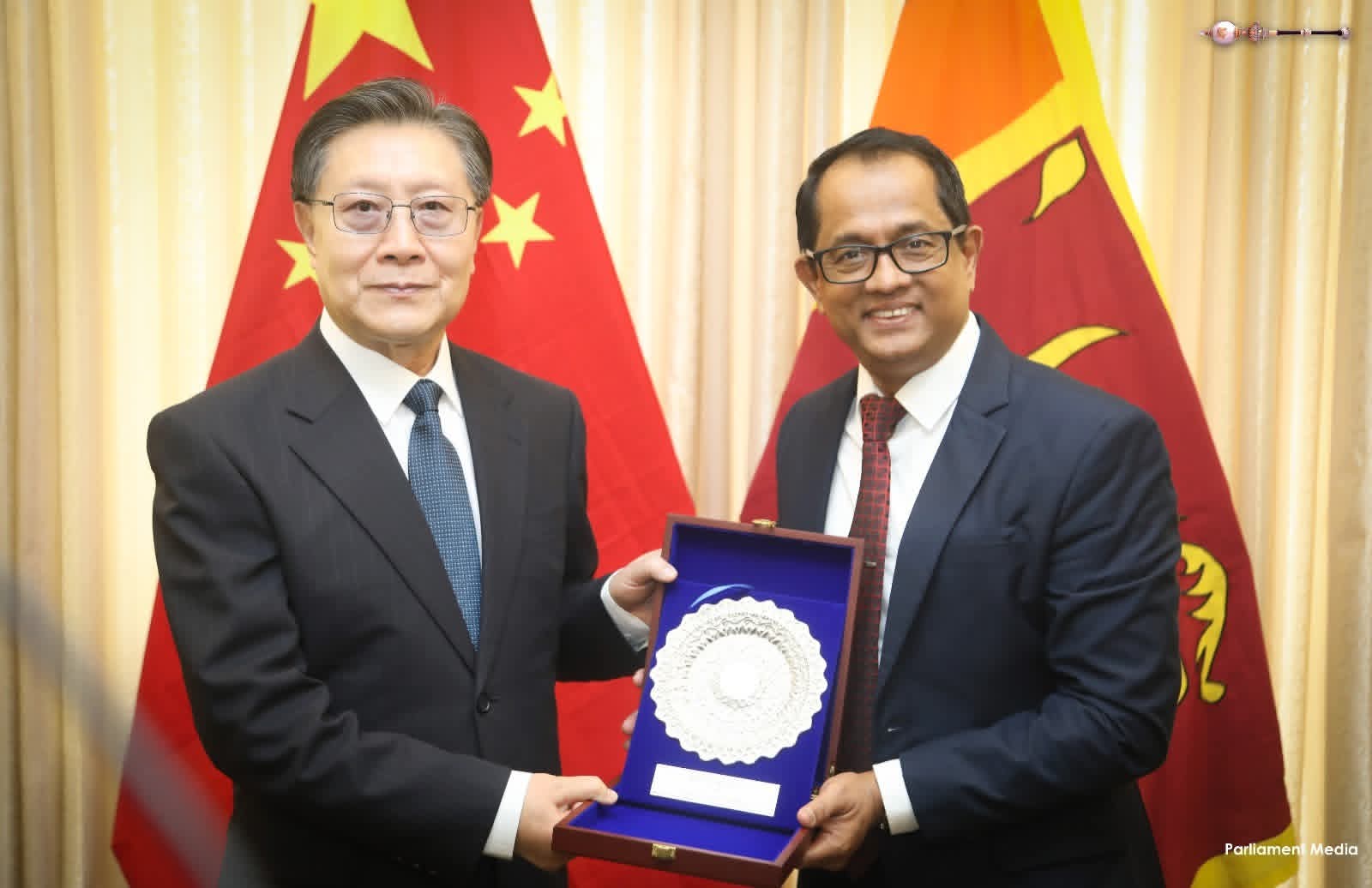 உயர்மட்ட சீன தூதுக் குழுவினர் சபாநாயகரைச் சந்தித்தனர்