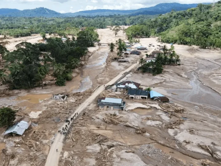 இந்தோனேஷியா வெள்ளத்தில் உயிரிழப்பு எண்ணிக்கை அதிகரிப்பு