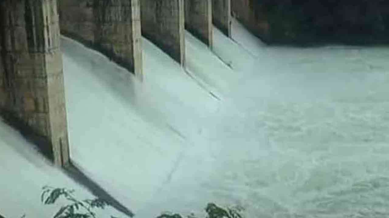 நீர்த்தேக்கங்கள் வான் பாய்ந்தாலும் வௌ்ள அபாயம் இல்லை