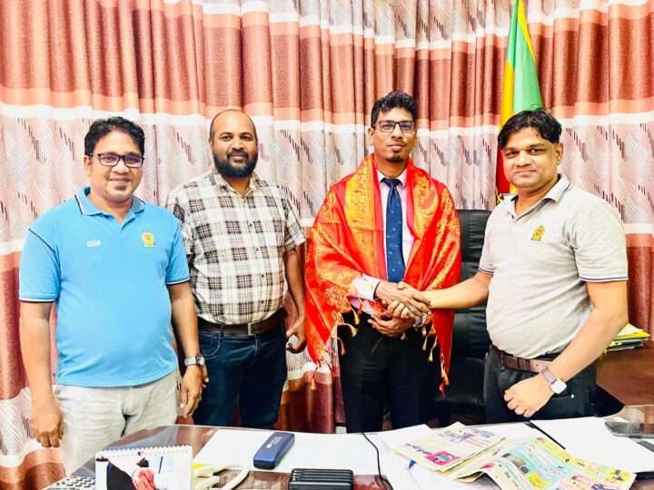 மூதூர் பிரதேச செயலாளருக்கு இலங்கை பொது சேவைகள் சங்கம்  கௌரவம்!