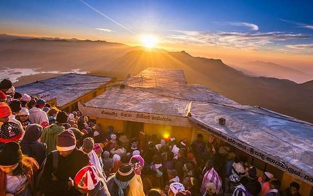 சிவனொளிபாதமலையில் பொலித்தீன் பாவனையை குறைக்க தீர்மானம்