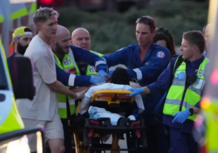 அவுஸ்திரேலிய துப்பாக்கிச் சூட்டில் 10 இற்கும் மேற்பட்டோர் பலி