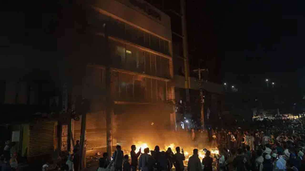 பங்களாதேஷில் மீண்டும் வெடித்தது வன்முறை!