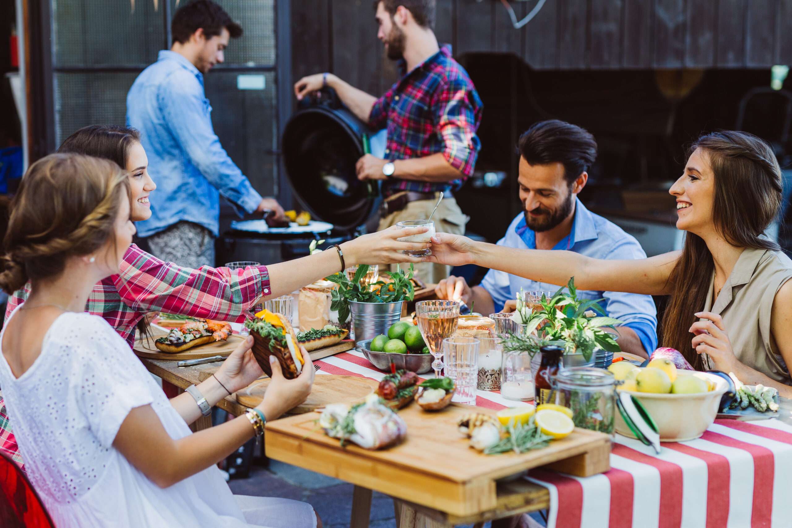 பேஸ்புக் களியாட்டத்தில் என்பிபி தோழர்களும் கைது