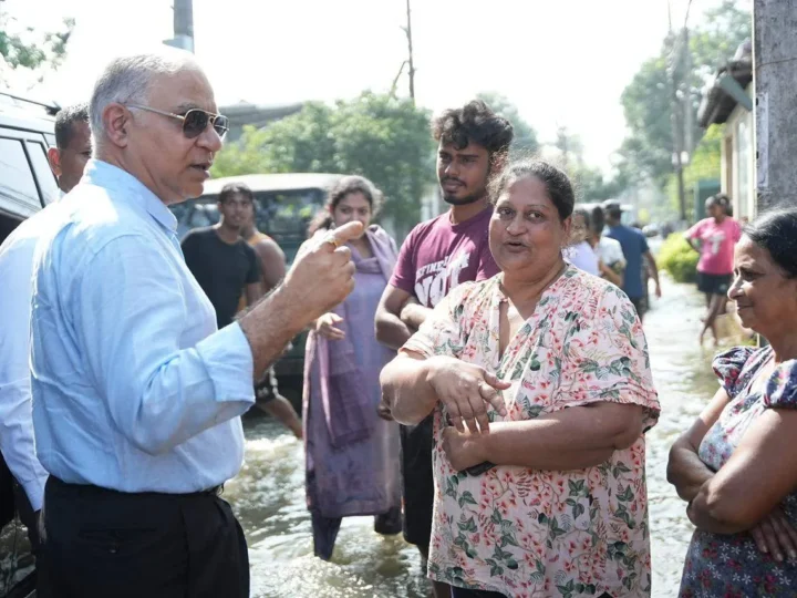 மீட்புப் பணிகளை ஆய்வு செய்த இந்திய உயர் ஸ்தானிகர்