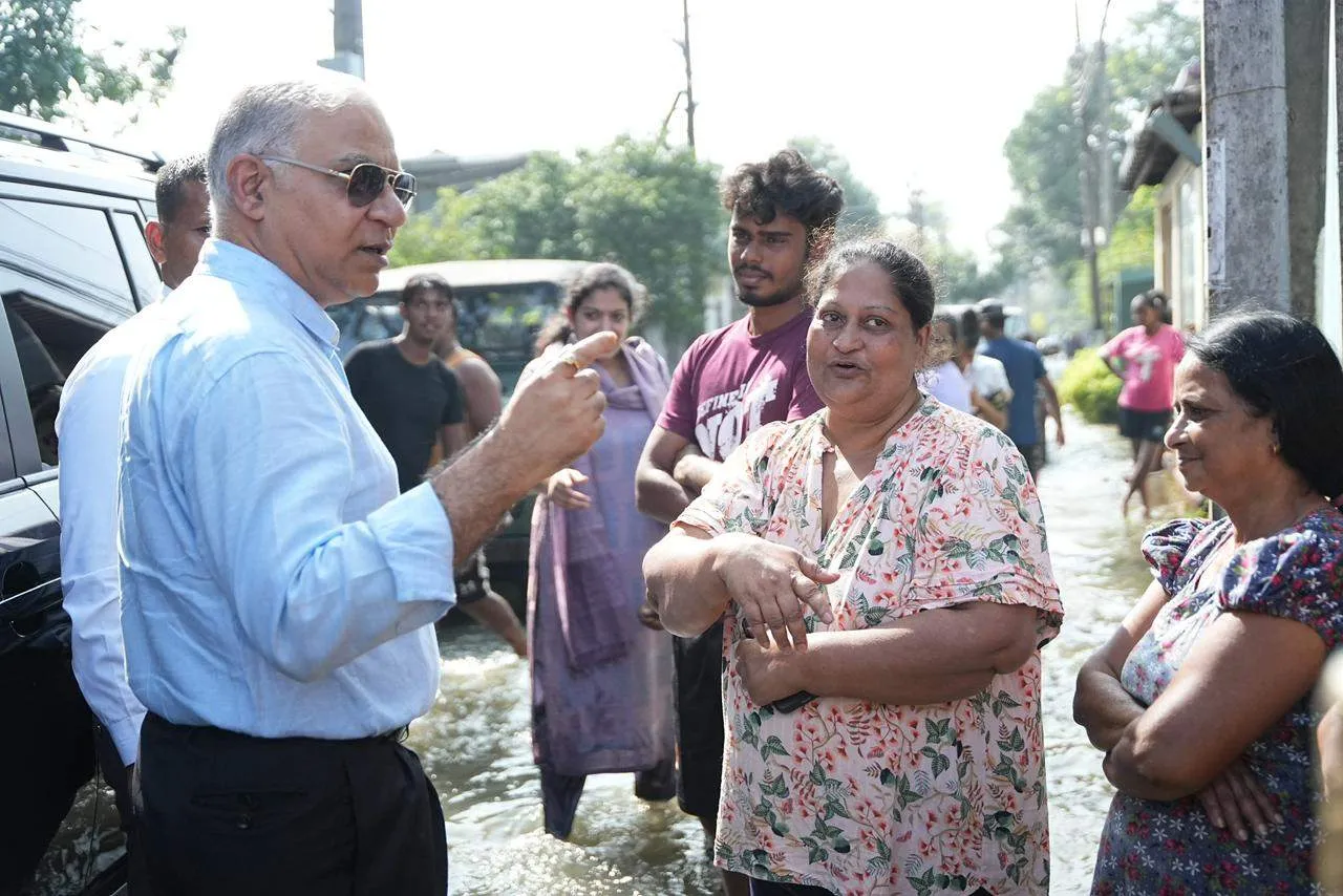 மீட்புப் பணிகளை ஆய்வு செய்த இந்திய உயர் ஸ்தானிகர்