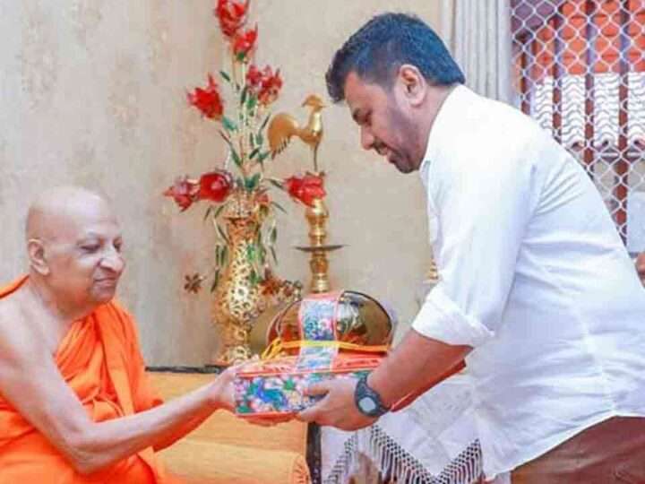 ஜனாதிபதி மல்வத்து பீடத்திற்கு விஜயம்