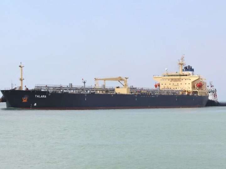 18 பணியாளர்களுடன் எண்ணெய்க் கப்பலை முற்றுகையிட்ட ஈரான்