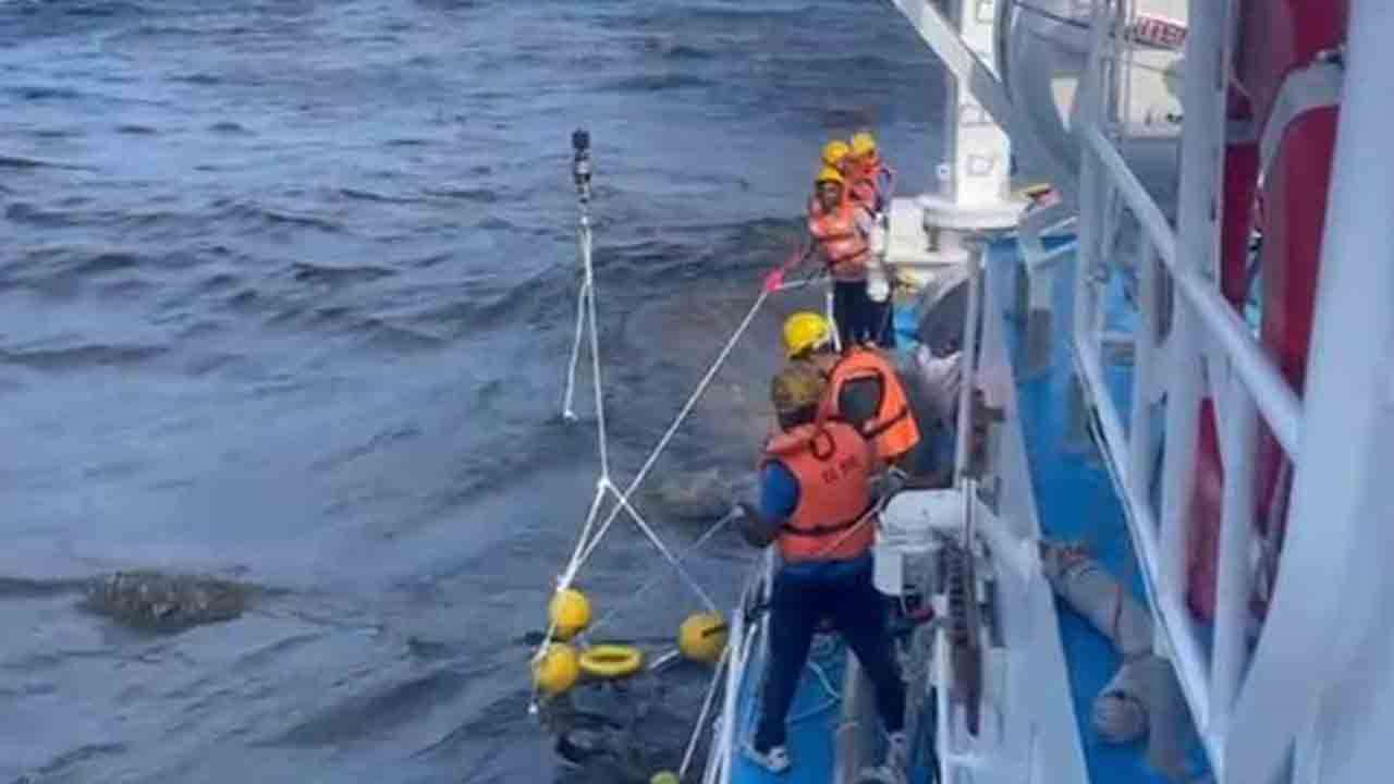 கொழும்பு துறைமுக கச்சா எண்ணெய் கசிவு கட்டுப்பாட்டுக்குள்