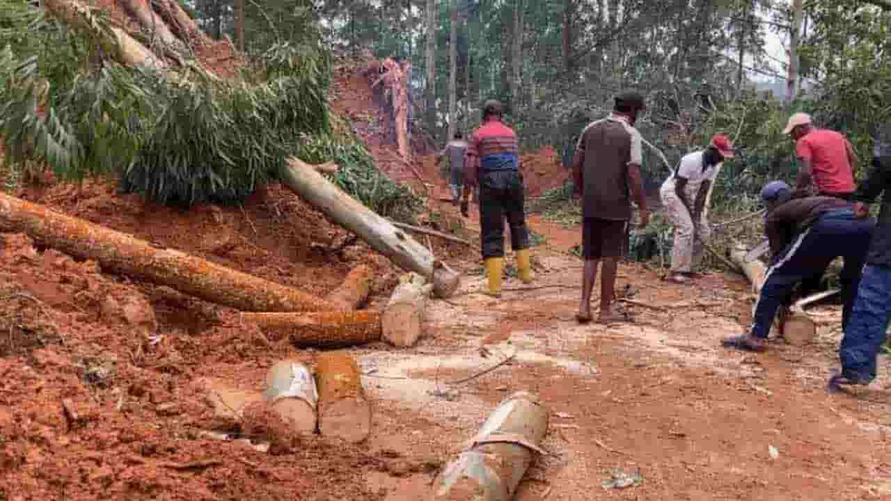 நுவரெலியா – பூண்டுலோயா வீதியை சீரமைக்கும் பணி தொடர்கிறது
