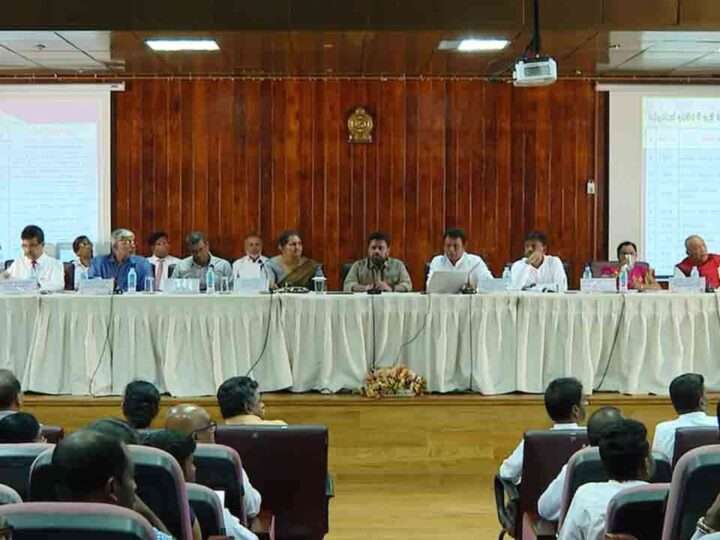 நுவரெலியாவில் சேதமடைந்த வீதிகளை புனரமைப்பது பற்றி ஆராய்வு