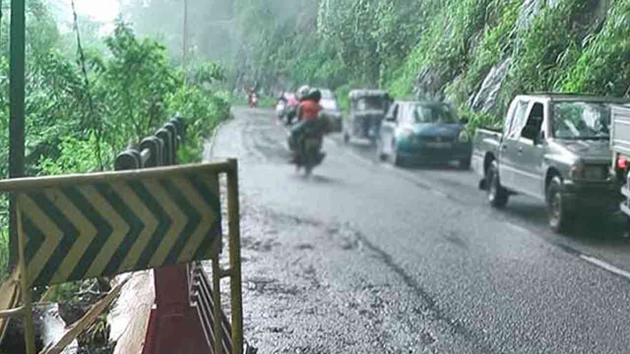 கண்டி – கொழும்பு வீதி பஹல கடுகன்னாவையில் மீண்டும் பூட்டு