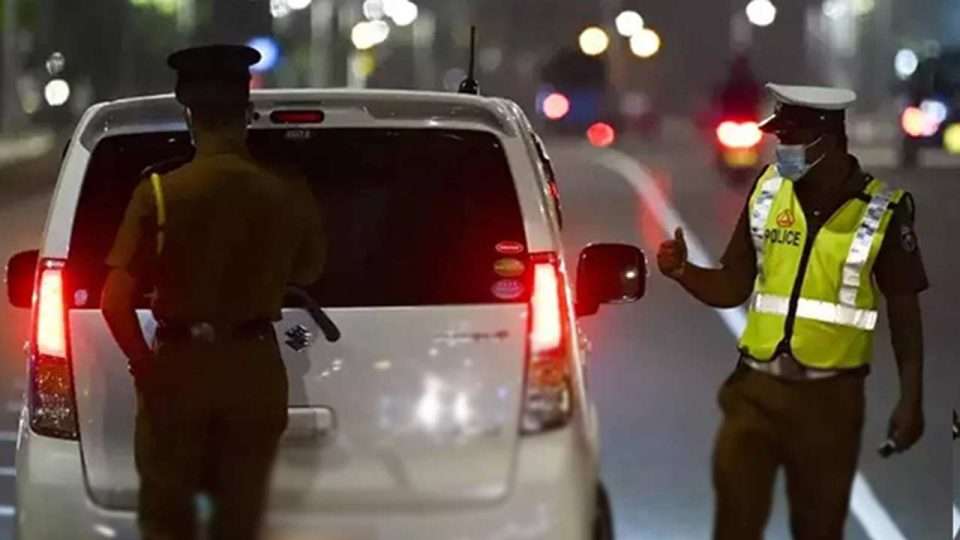 ஒரே நாளில் 30,000 பேர் சோதனை; 596 பேர் கைது