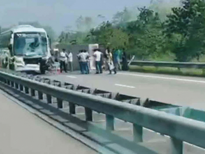 தெற்கு அதிவேக நெடுஞ்சாலையில்  விபத்து