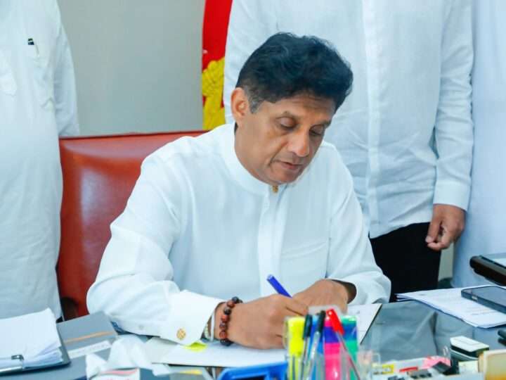 ஹரிணிக்கு எதிரான நம்பிக்கையில்லாப் பிரேரணை – எதிர்க்கட்சி கைச்சாத்து