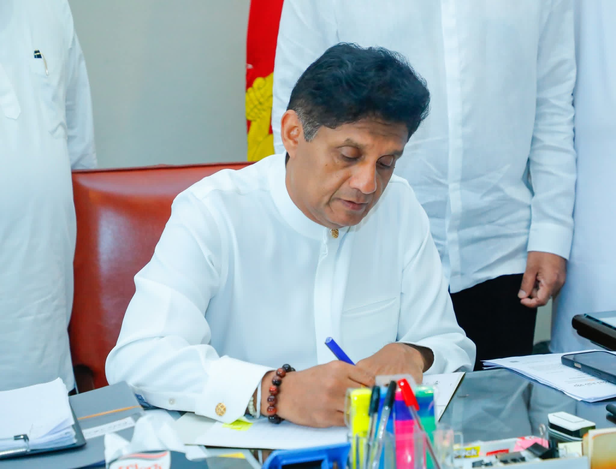 ஹரிணிக்கு எதிரான நம்பிக்கையில்லாப் பிரேரணை – எதிர்க்கட்சி கைச்சாத்து