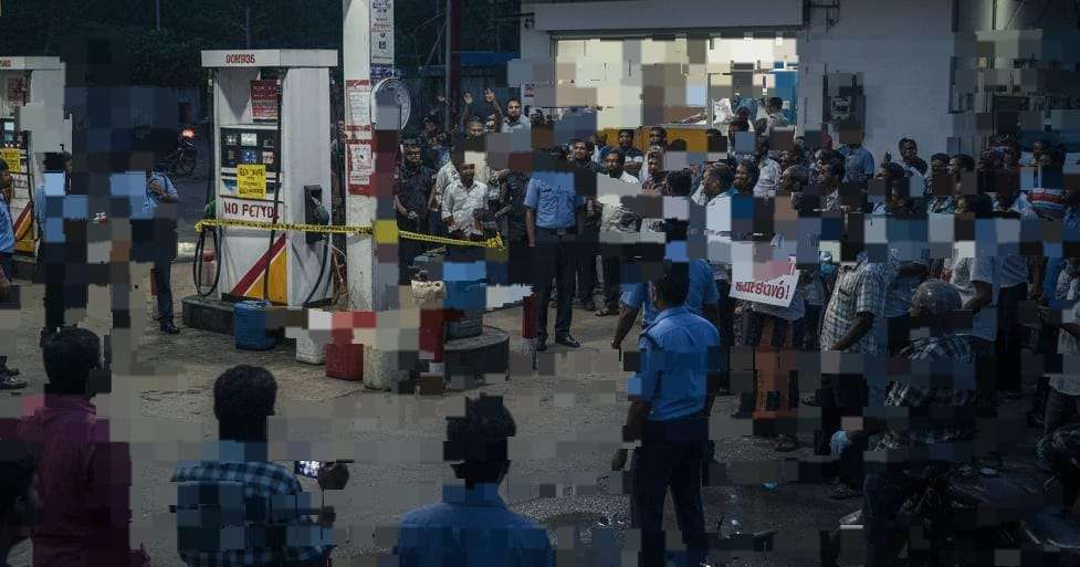 எரிபொருளை பதுக்கிய எரிபொருள் நிரப்பு நிலையம் முற்றுகை!