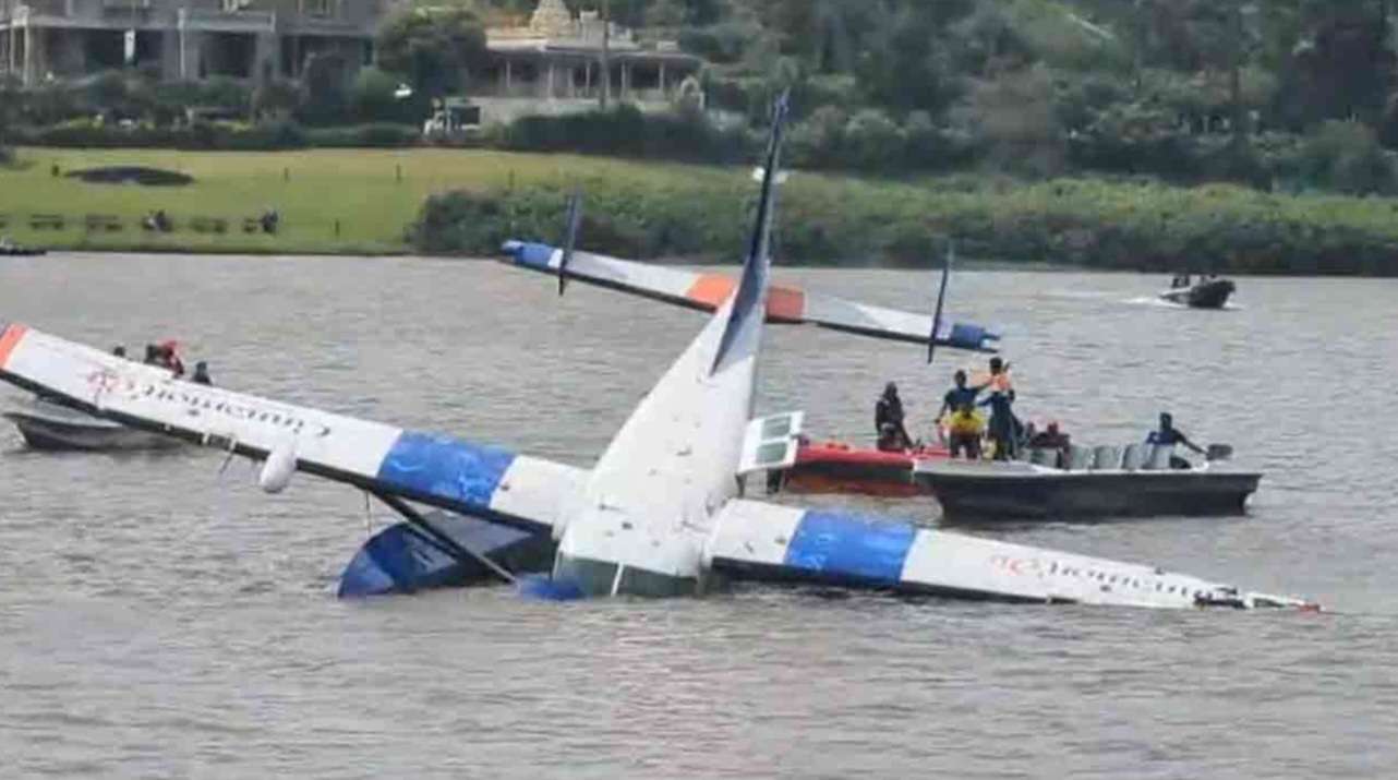 தரையிறங்கும் போது நுவரெலியா ஏரியில் வீழ்ந்த விமானம்!