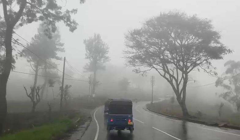 நுவரெலியாவில் கடும் குளிர்! உறைய வைக்கும் பனி!