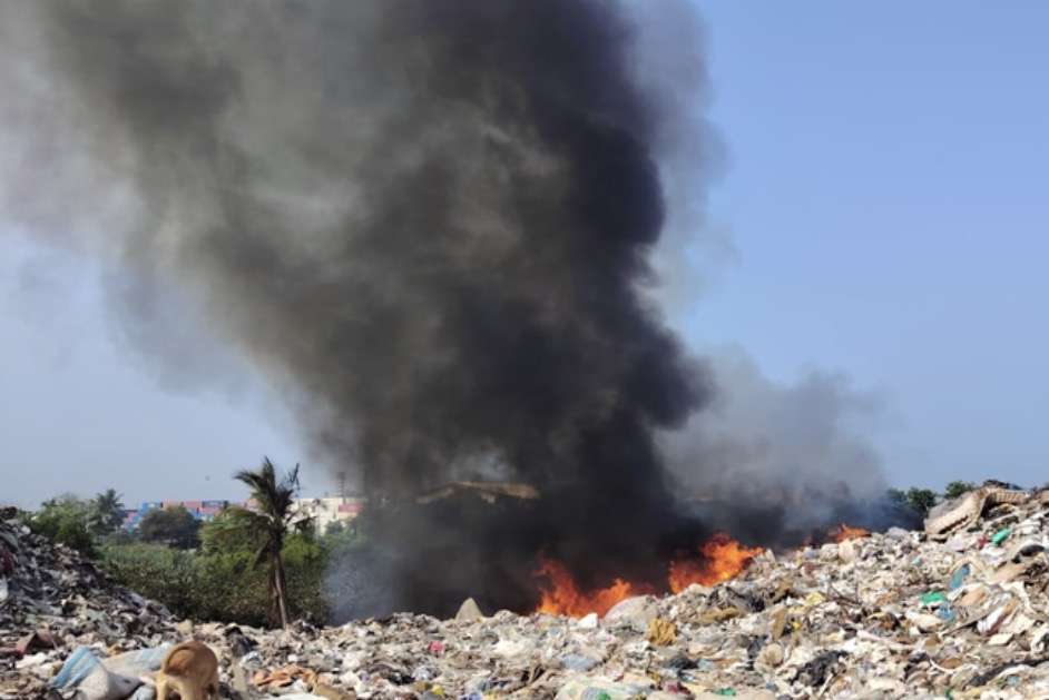 கெரவலப்பிட்டியவில் குப்பை மேடு ஒன்றில் தீப்பரவல்