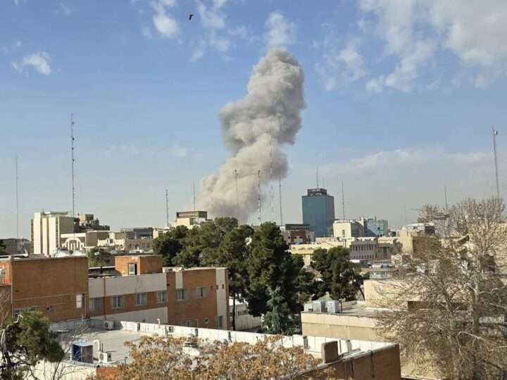 ஈரான் மீது இஸ்ரேல் திடீர் ஏவுகணைத் தாக்குதல்