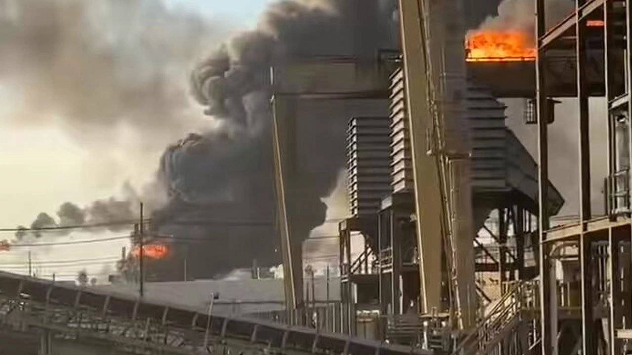 டெக்சாஸ் எண்ணெய் சுத்திகரிப்பு நிலையத்தில் பாரிய வெடிப்பு